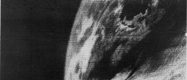 Первые телевизионные изображения Земли с первого погодного искусственного спутника (53 года назад)