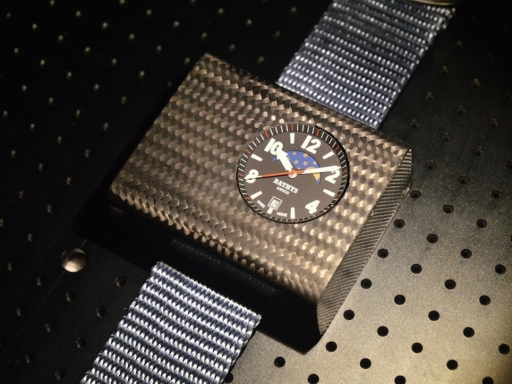 Первые в мире наручные атомные часы вышли на Kickstarter
