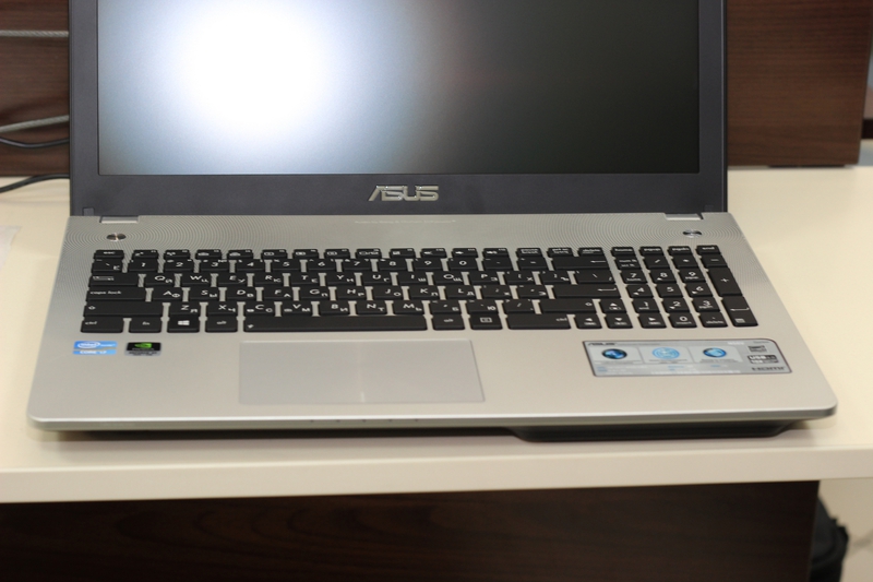 Первый взгляд на ноутбук с установленной Windows 8 от Asus