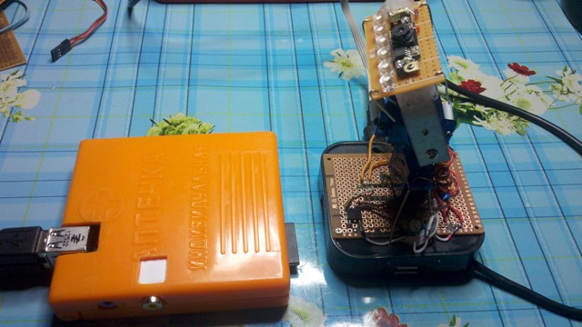 Пилим Pan/Tilt вебкамеру (это которая крутится) + возможность подключать всякие датчики за ~15$