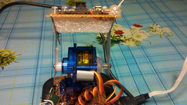 Пилим Pan/Tilt вебкамеру (это которая крутится) + возможность подключать всякие датчики за ~15$