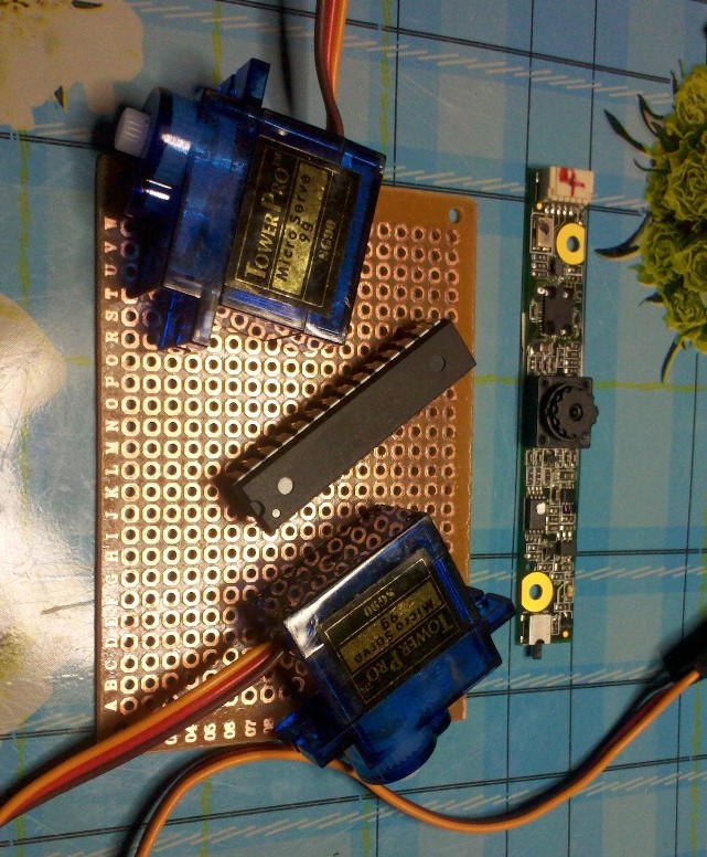 Пилим Pan/Tilt вебкамеру (это которая крутится) + возможность подключать всякие датчики за ~15$