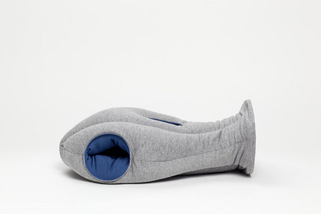 Подушка, которая позволяет уснуть где угодно и не замечать окружающих