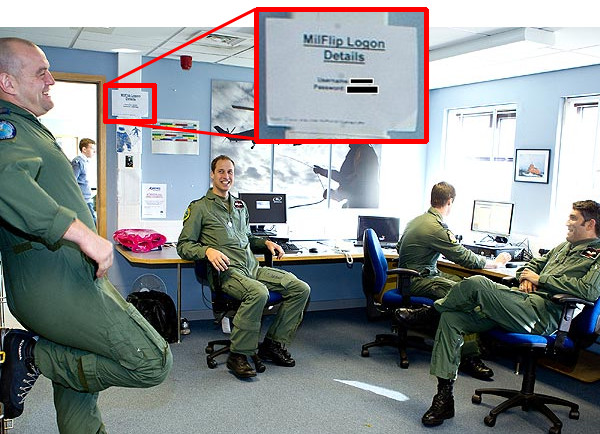 После публикации фотографий принца Уильяма на базе Королевских ВВС военным пришлось менять пароли После публикации фотографий принца Уильяма на базе Королевских ВВС военным пришлось менять пароли