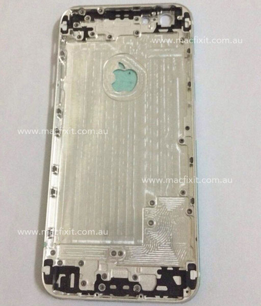 На фото корпуса Apple iPhone 6 хорошо видны прорези в форме логотипа компании