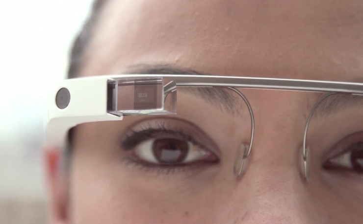 Приложение MedRef для Google Glass позволяет идентифицировать человека по изображению лица