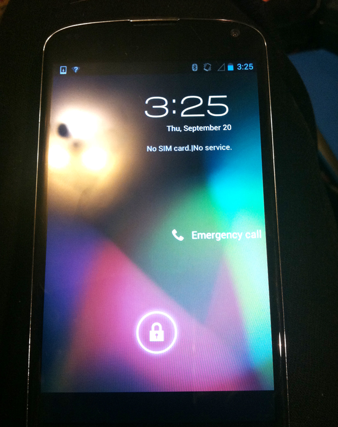 Прототип Google Nexus 4 забыт в баре