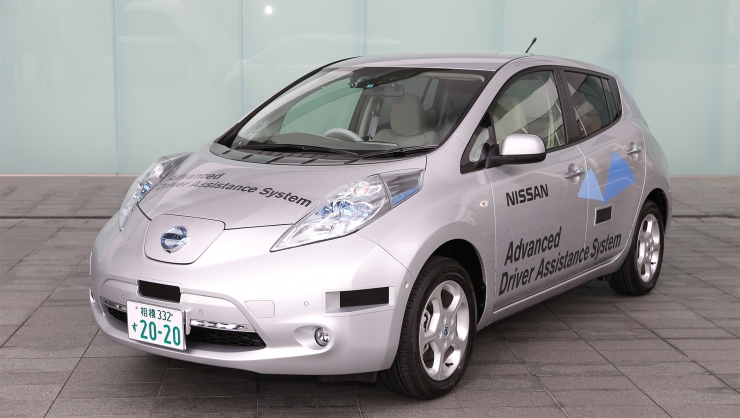 Робот автомобиль Nissan LEAF первым в мире получил собственную водительскую лицензию (в Японии)