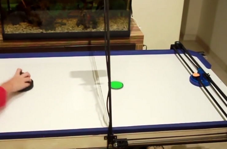 Робот для игры в воздушный хоккей из частей для 3D принтера