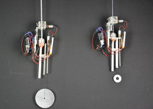 Робот, спроектированный и построенный швейцарскими учеными, производит липкое волокно