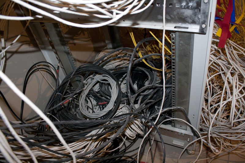 СКС в серверной или сказ о том, как я впервые укладывал много кабеля