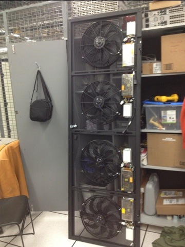 160 Mac Mini в одной серверной стойке 160 Mac Mini в одной серверной стойке