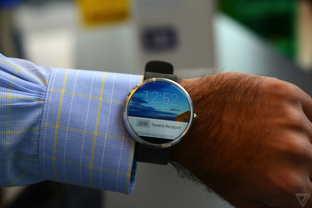 Moto 360: умные и красивые часы от Motorola