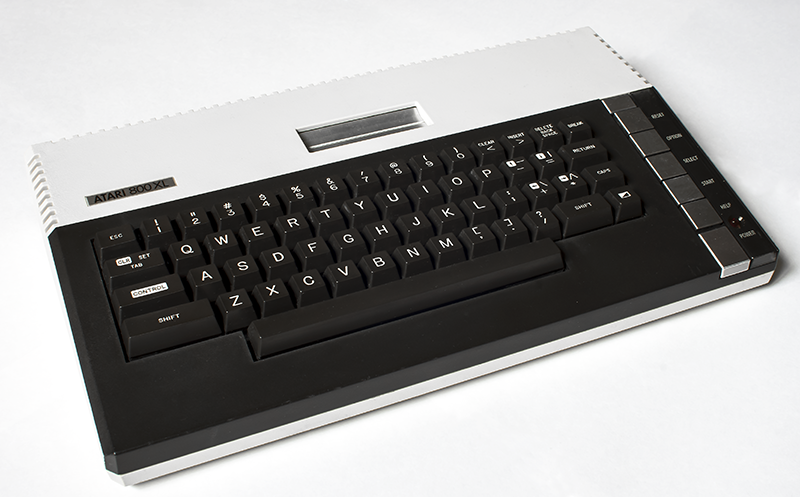 Atari 800XL: Смотрим, разбираем, включаем