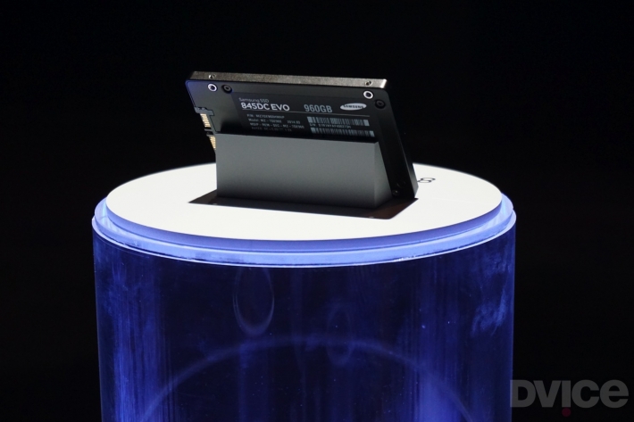 Компания Samsung представила производительные SSD высокой емкости с вертикальной структурой ячеек памяти Компания Samsung представила производительные SSD высокой емкости с вертикальной структурой ячеек памяти