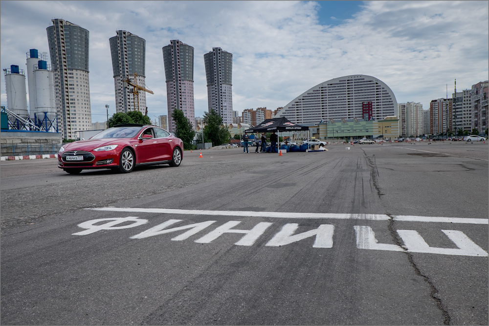 Tesla Model S: близкое знакомство