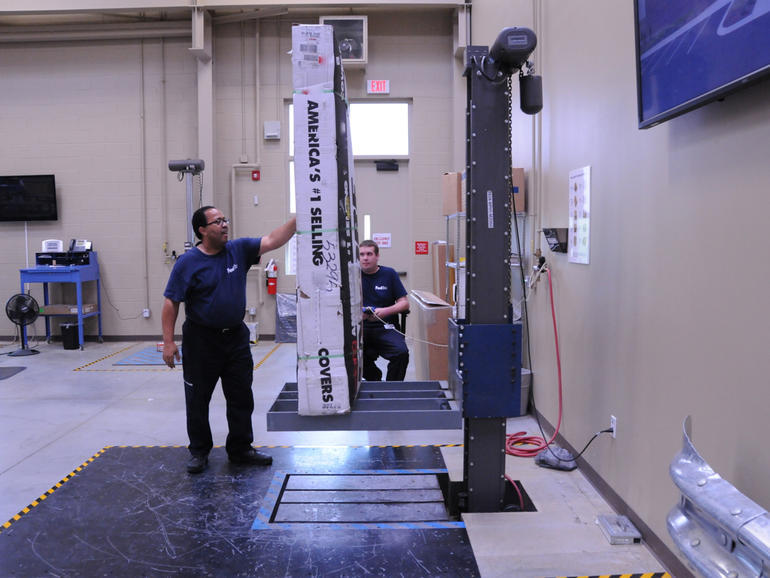 FedEx: часть 2. Роняем посылки за деньги: лаборатория упаковки FedEx FedEx: часть 2. Роняем посылки за деньги: лаборатория упаковки FedEx