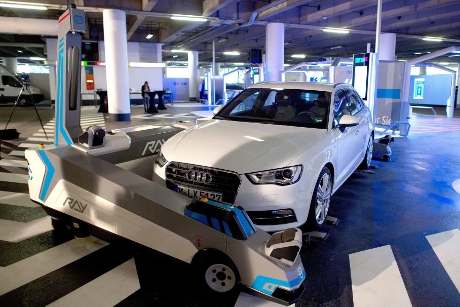 В аэропорту Дюссельдорфа парковкой автомобилей занимаются роботы