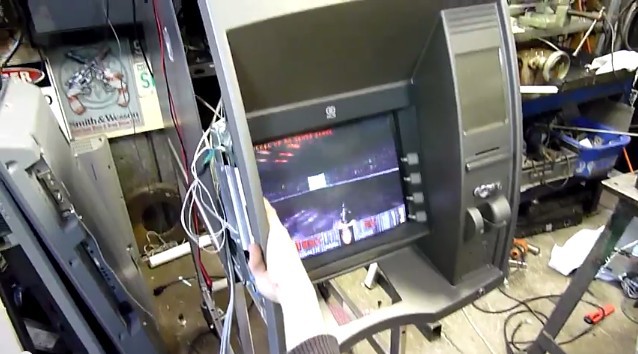 Играем в Doom на банкомате Играем в Doom на банкомате