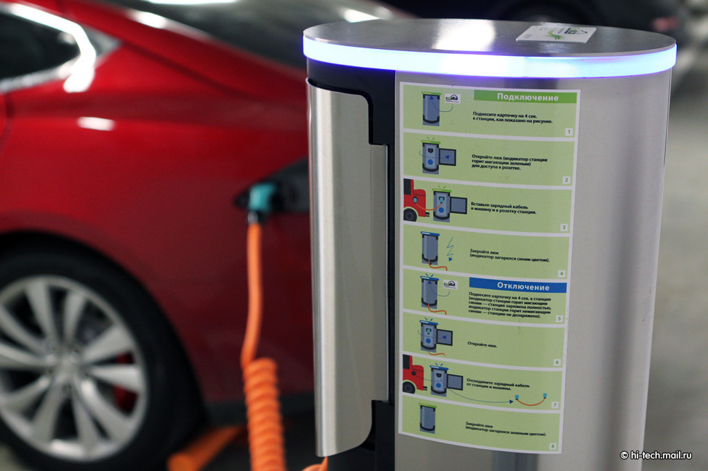 Обзор бортовой системы в Tesla