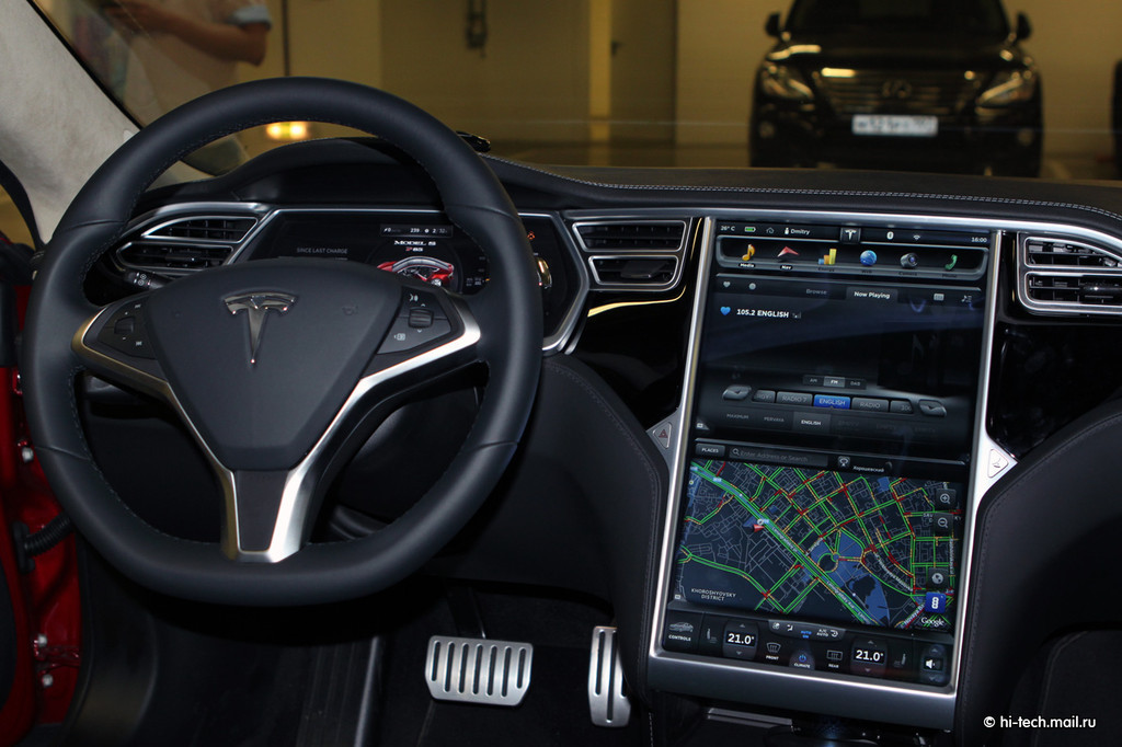 Обзор бортовой системы в Tesla