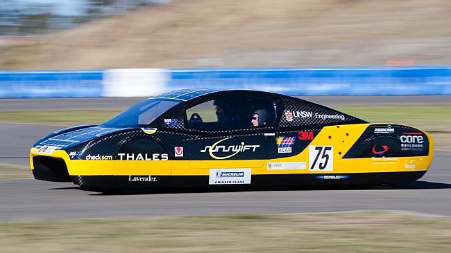 Электрокар SunSwift eVe проехал 500 километров за 4 часа 40 минут Электрокар SunSwift eVe проехал 500 километров за 4 часа 40 минут