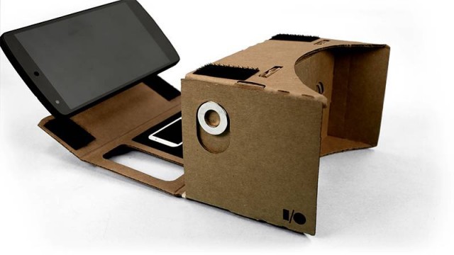 Очки виртуальной реальности из картона, акрила и пластика