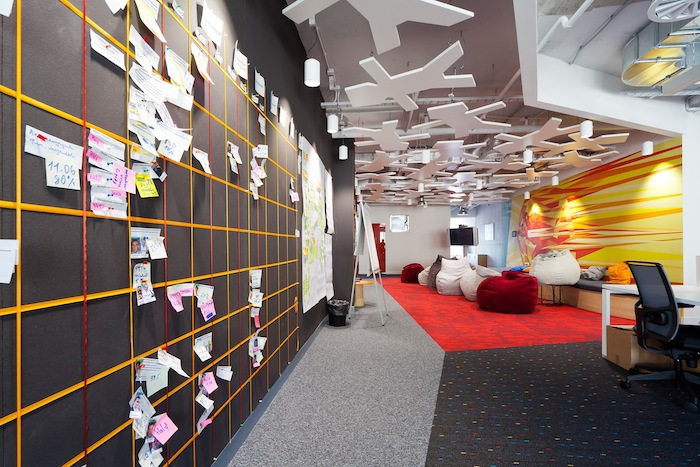 Как мы строили офис мечты с блэкджеком и пуфиками (почти за копейки)