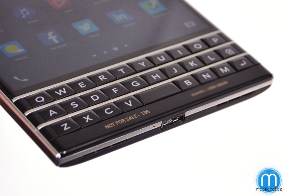 BlackBerry Passport выйдет в следующем месяце