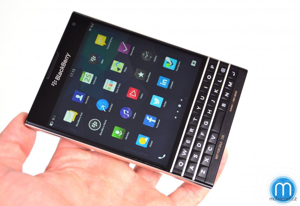 BlackBerry Passport выйдет в следующем месяце