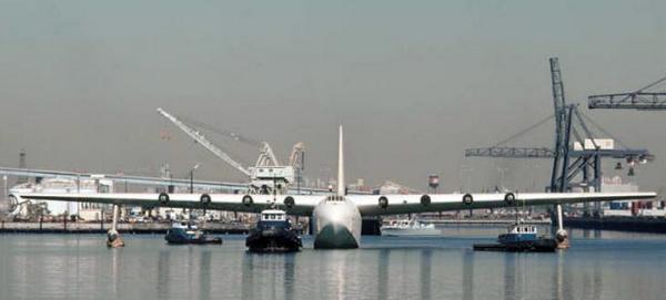 Google ангар Hughes H-4 Hercules