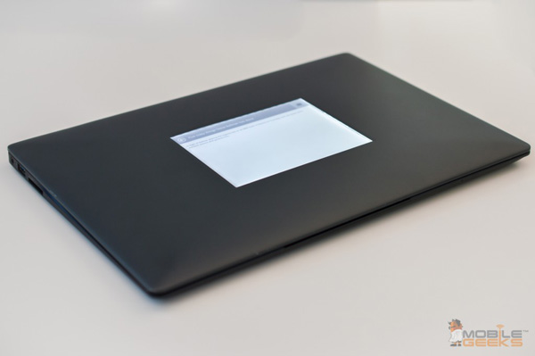Прототип ноутбука с дополнительным экраном E Ink