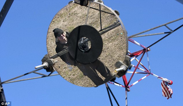 Дальнобойщик из Юты построил самый большой любительский телескоп в мире с диаметром зеркала 1,8 метра Дальнобойщик из Юты построил самый большой любительский телескоп в мире с диаметром зеркала 1,8 метра