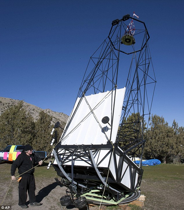 Дальнобойщик из Юты построил самый большой любительский телескоп в мире с диаметром зеркала 1,8 метра