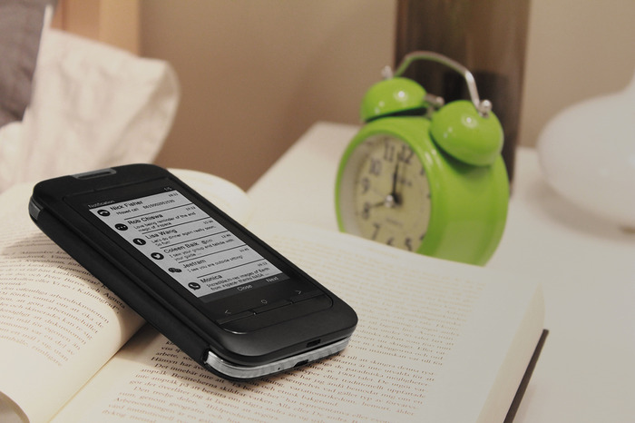 InkCase Plus, чехол для смартфона с E ink дисплеем, поступает в продажу в этом месяце