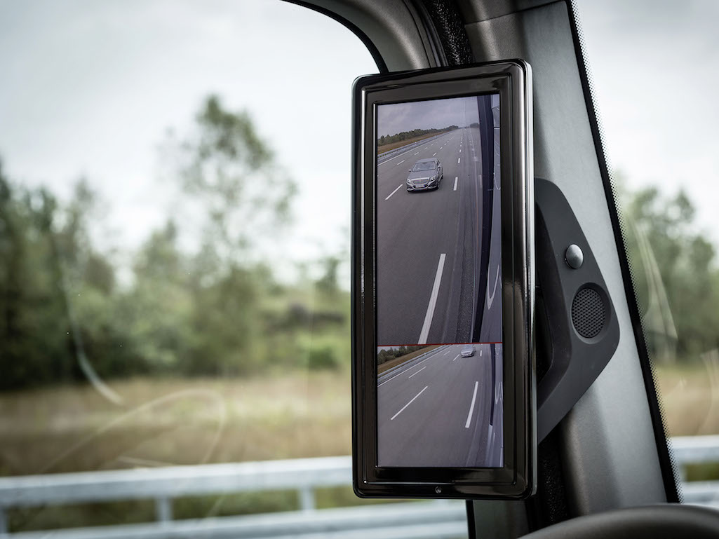 Mercedes представил робот грузовик будущего «Future Truck 2025» Mercedes представил робот грузовик будущего «Future Truck 2025»