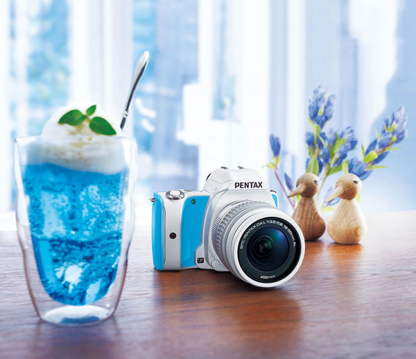 В комплект поставки камер Pentax K-S1 Sweets Collection будут включены белые объективы SMC DA L 18-55mm f/3.5-5.6