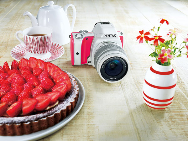 В комплект поставки камер Pentax K-S1 Sweets Collection будут включены белые объективы SMC DA L 18-55mm f/3.5-5.6