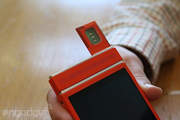 Прототип модульного смартфона Project Ara от Google засветился на видео Прототип модульного смартфона Project Ara от Google засветился на видео