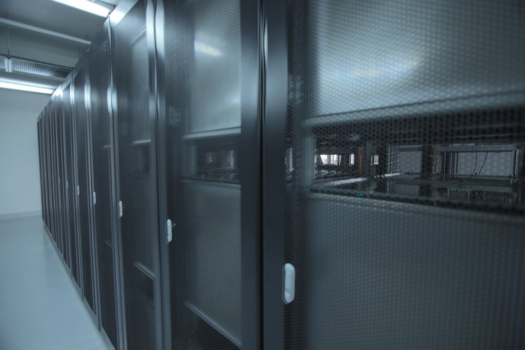 Охлаждение погружением, серверы «под водой»: Immersion 2 для 3M™ Novec™ обеспечил волшебные результаты, применение на практике в Гонконге Охлаждение погружением, серверы «под водой»: Immersion 2 для 3M™ Novec™ обеспечил волшебные результаты, применение на практике в Гонконге