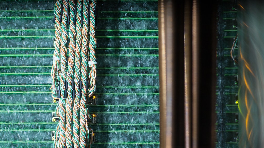 Охлаждение погружением, серверы «под водой»: Immersion 2 для 3M™ Novec™ обеспечил волшебные результаты, применение на практике в Гонконге Охлаждение погружением, серверы «под водой»: Immersion 2 для 3M™ Novec™ обеспечил волшебные результаты, применение на практике в Гонконге