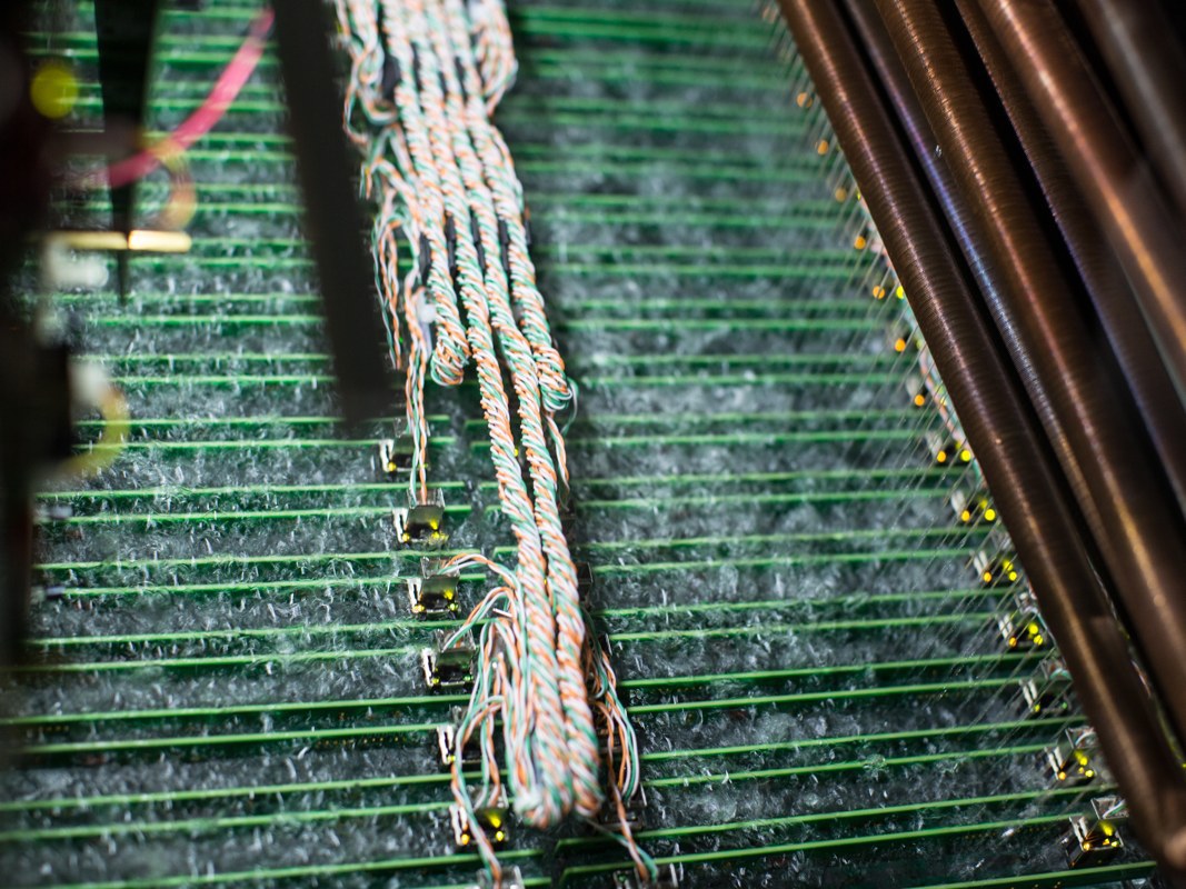 Охлаждение погружением, серверы «под водой»: Immersion 2 для 3M™ Novec™ обеспечил волшебные результаты, применение на практике в Гонконге