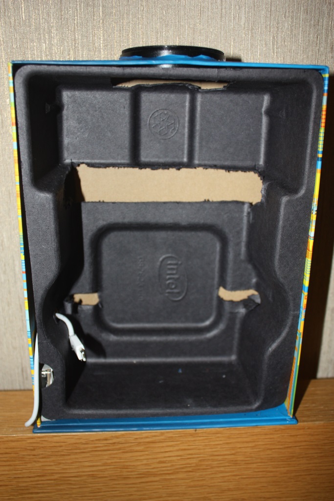 Проектор на коленке image