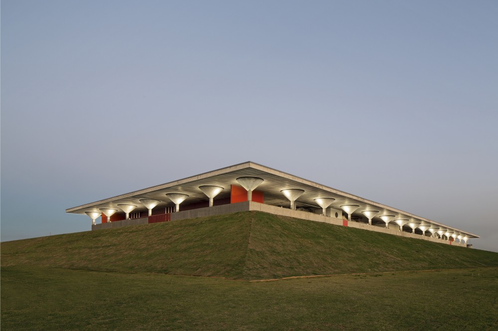 «ИТ театр» из бетона и зелени