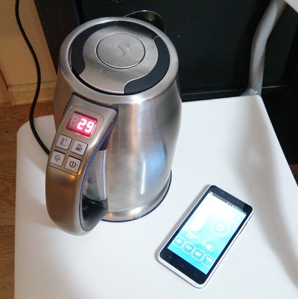 Чайник с управлением с телефона. Электрочайник Samsung с Wi-Fi. Чайник с вай фай управлением. Умный чайник с Wi Fi. Чайник с пультом управления с телефона.