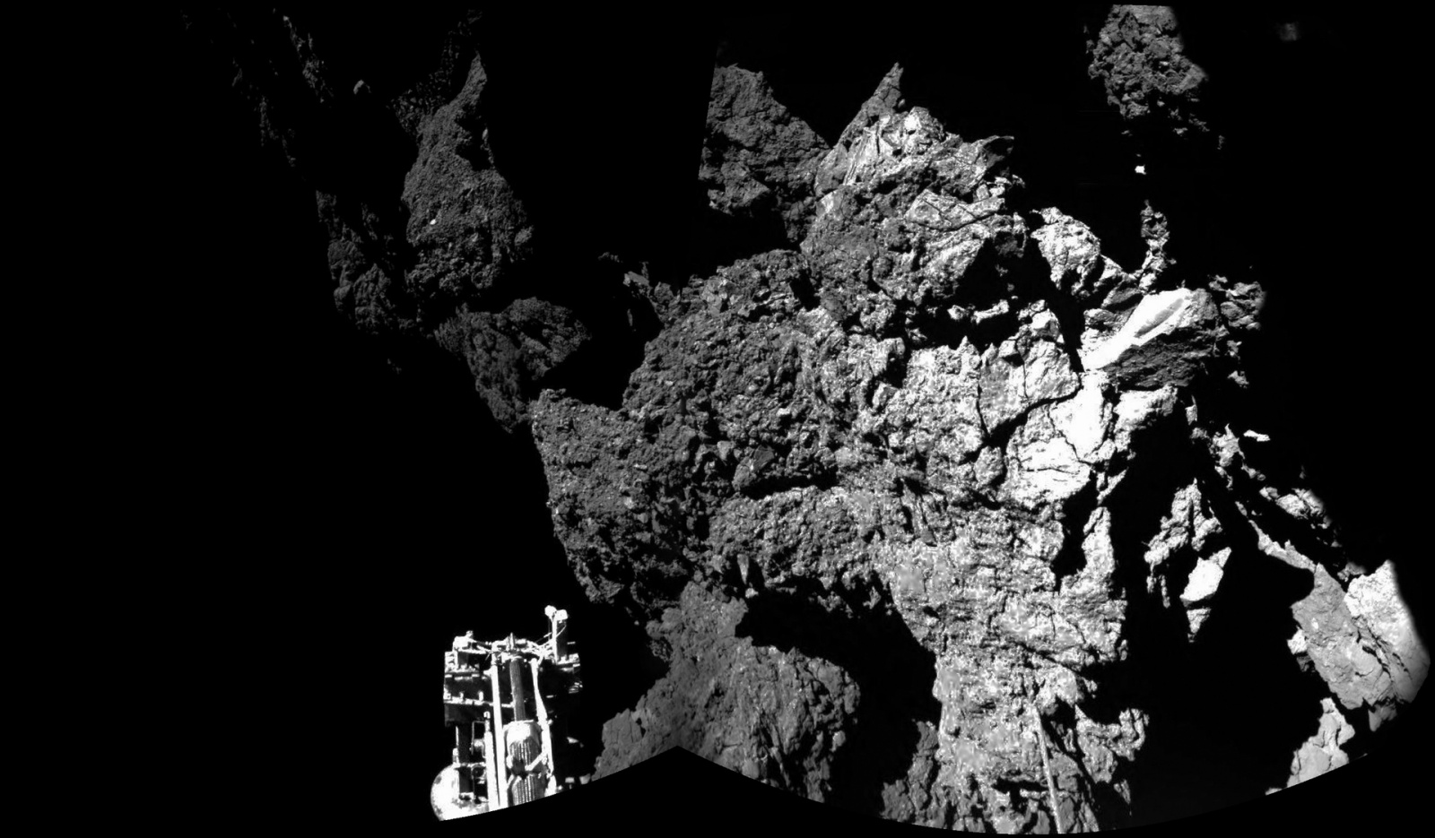 Первая панорама с поверхности кометы - 1