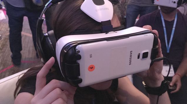 Успеть под ёлку: Samsung Gear VR Headset для Galaxy Note 4 выходит в продажу по $250