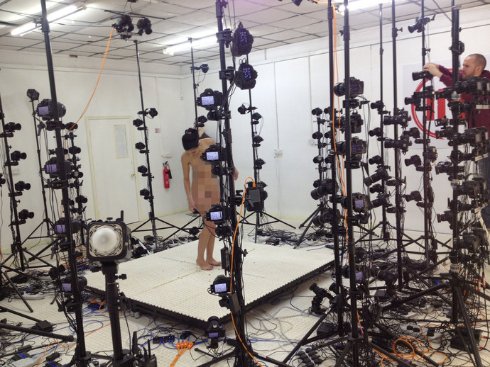 Британский художник украсил ушко иглы скульптурами - 9 Британский художник украсил ушко иглы скульптурами