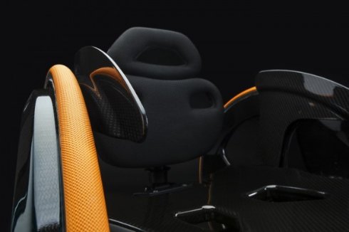 Инженеры Carbon Black создали инвалидное кресло из углеродного волокна