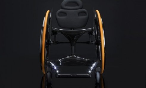 Инженеры Carbon Black создали инвалидное кресло из углеродного волокна